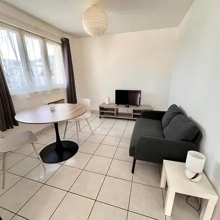 Bienvenue Chez Vous, Deplacement Pro